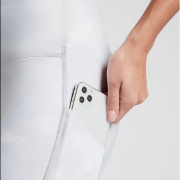 Athleta Ultimate Stash Pocket Printed Capri - Picture 4 of 13